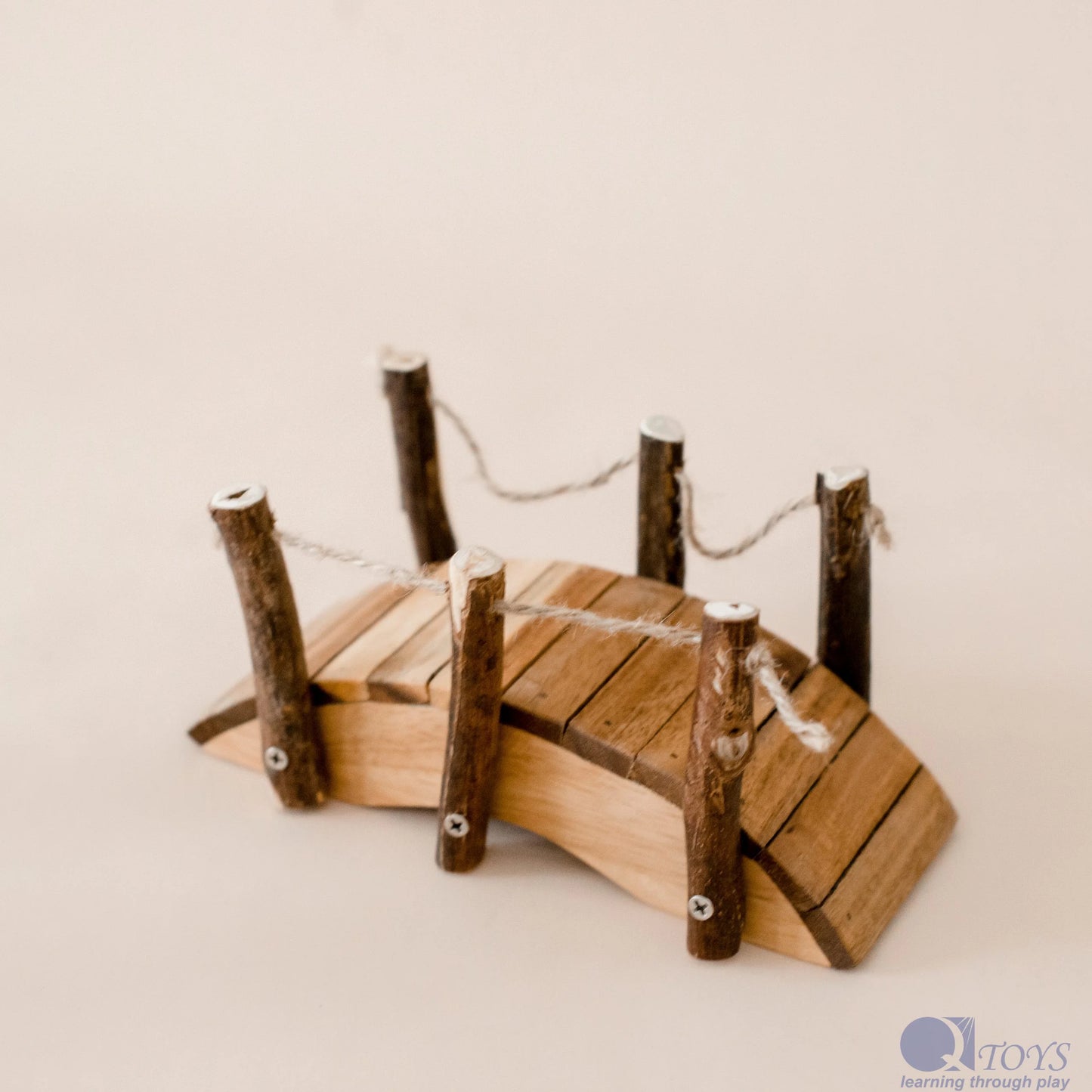 QToys Australia (USA) Natural Wooden Bridge