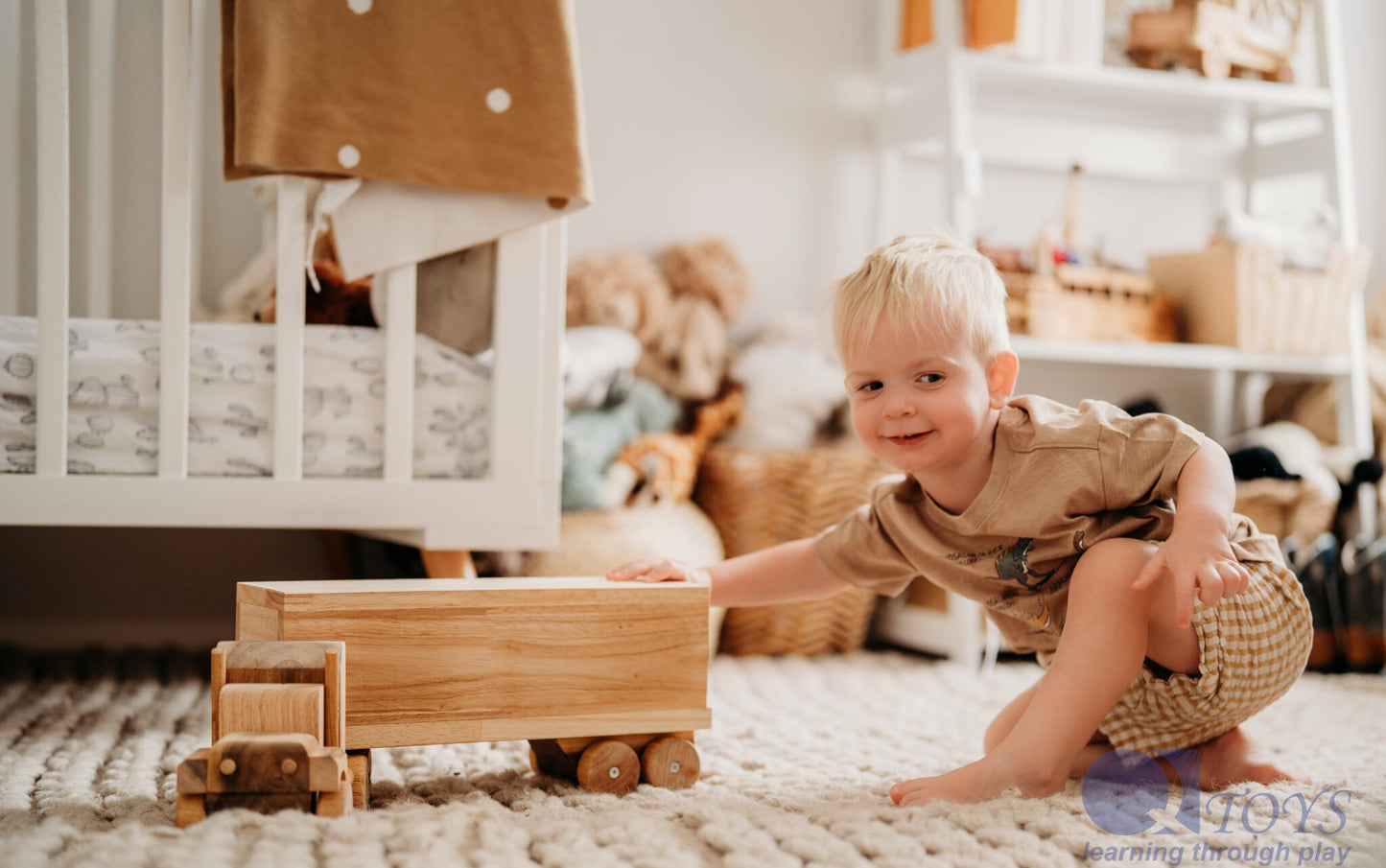 QToys Australia (USA) Cargo Truck