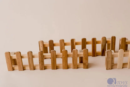 QToys Australia (USA) Wooden fence set of 4