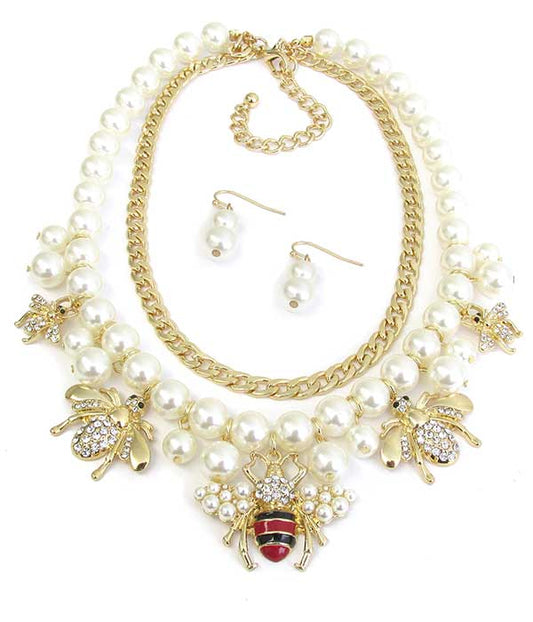 EPOXY BEE CHARM PENDANT AND DOUBLE LAYER PEARL AND CHUNKY CHAIN